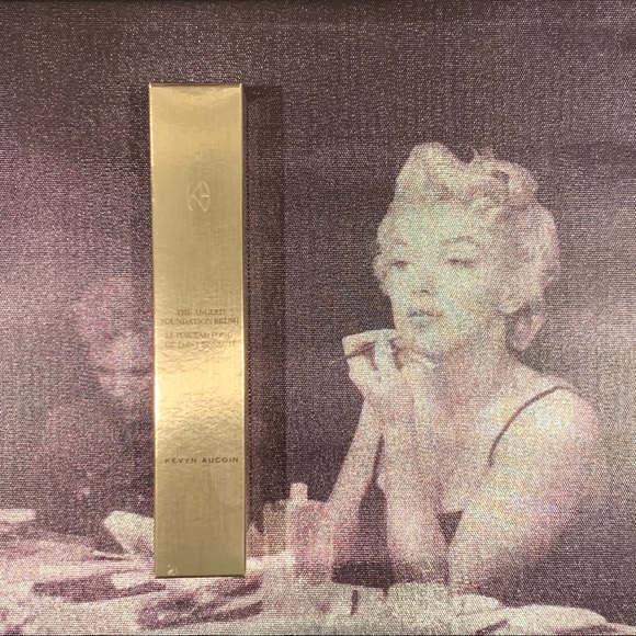 Kevyn Aucoin Angled Foundation Brush NIB N… - Picture 3 of 3